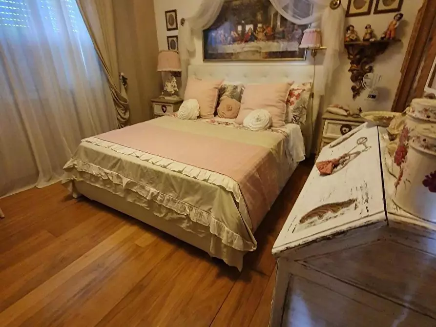 Immagine 12 di Appartamento in vendita  a Carrara