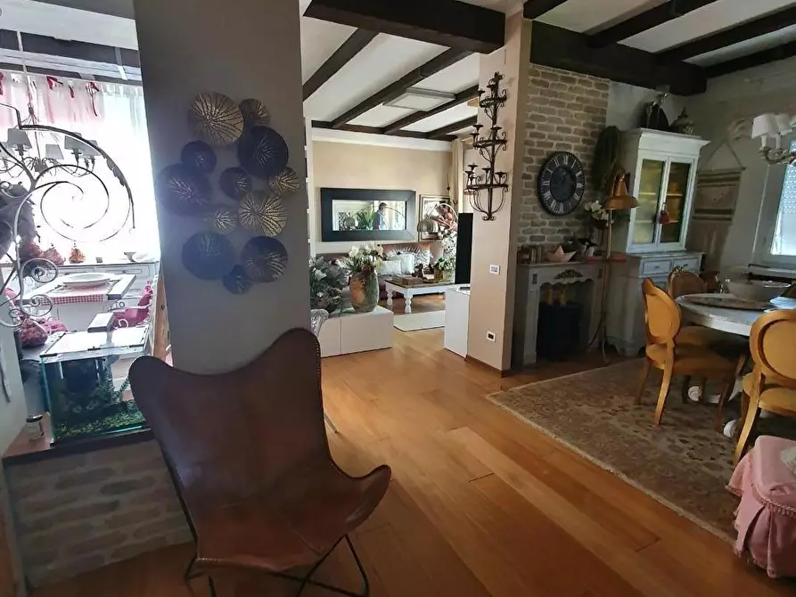 Immagine 5 di Appartamento in vendita  a Carrara