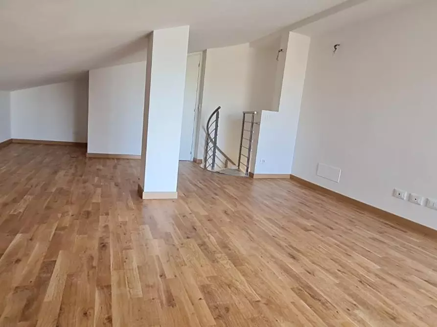 Immagine 16 di Appartamento in vendita  a Colle Di Val D'elsa