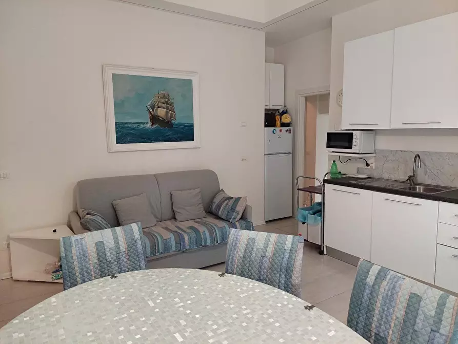 Immagine 4 di Appartamento in vendita  a Viareggio