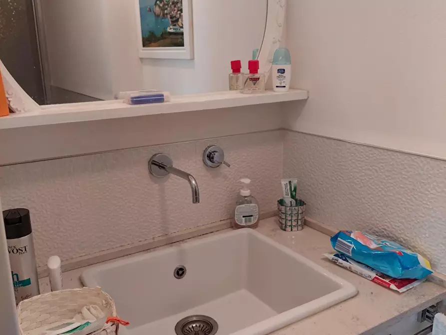 Immagine 31 di Appartamento in vendita  a Viareggio