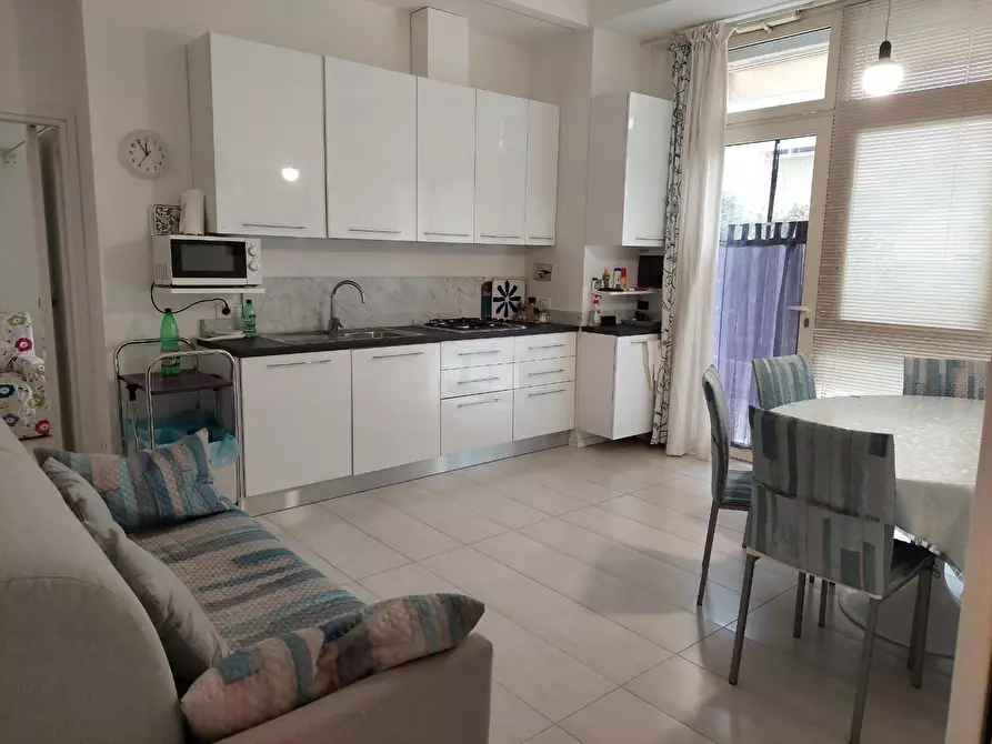 Immagine 1 di Appartamento in vendita  a Viareggio