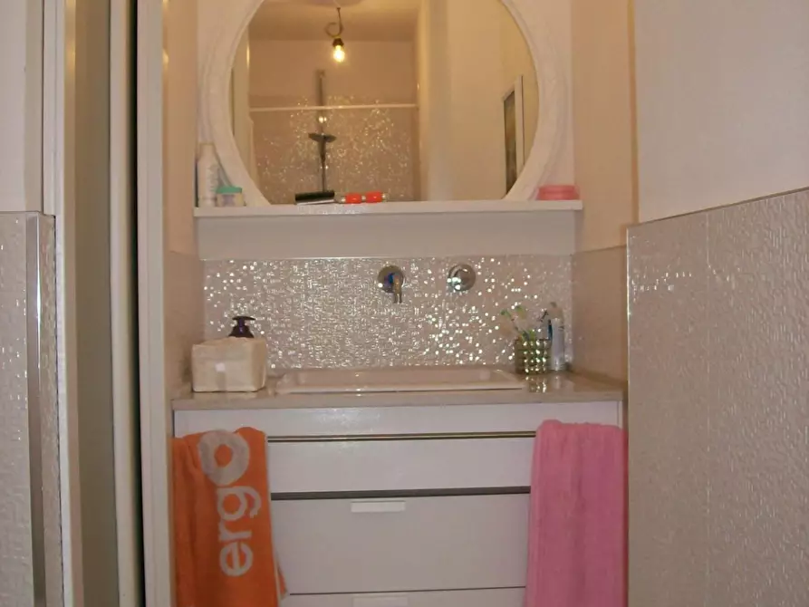 Immagine 30 di Appartamento in vendita  a Viareggio