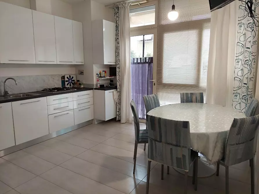 Immagine 2 di Appartamento in vendita  a Viareggio