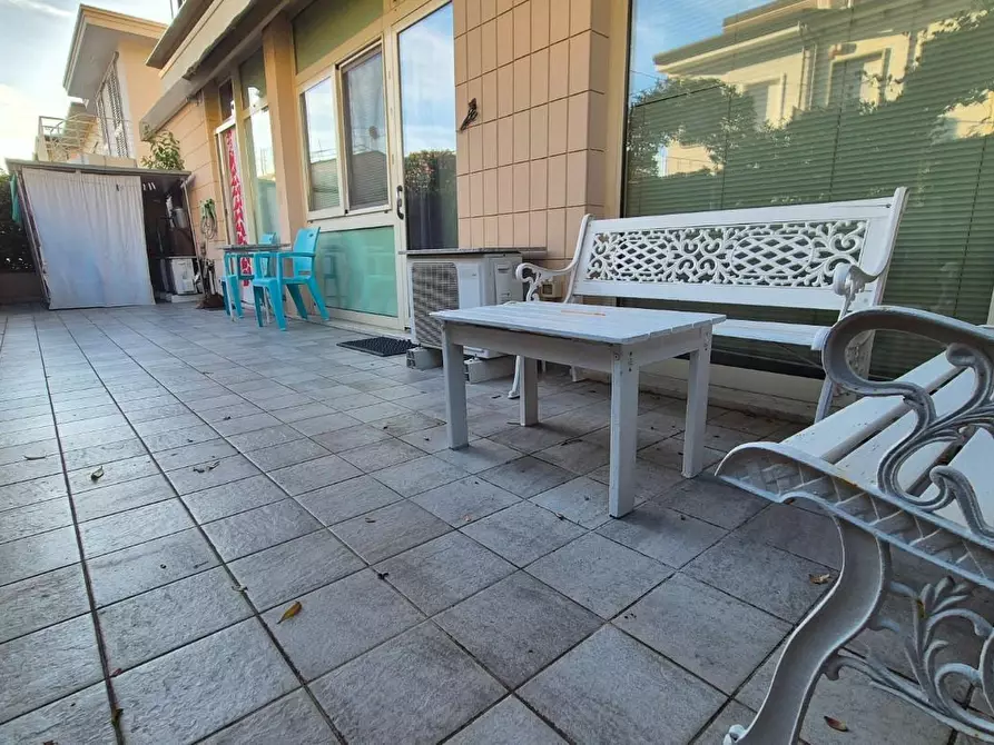 Immagine 37 di Appartamento in vendita  a Viareggio