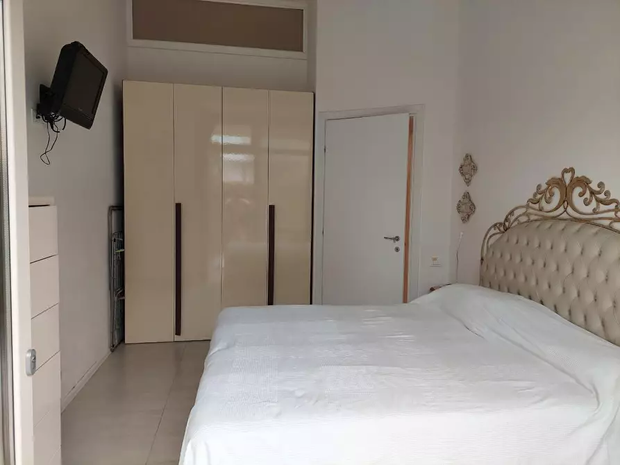 Immagine 13 di Appartamento in vendita  a Viareggio