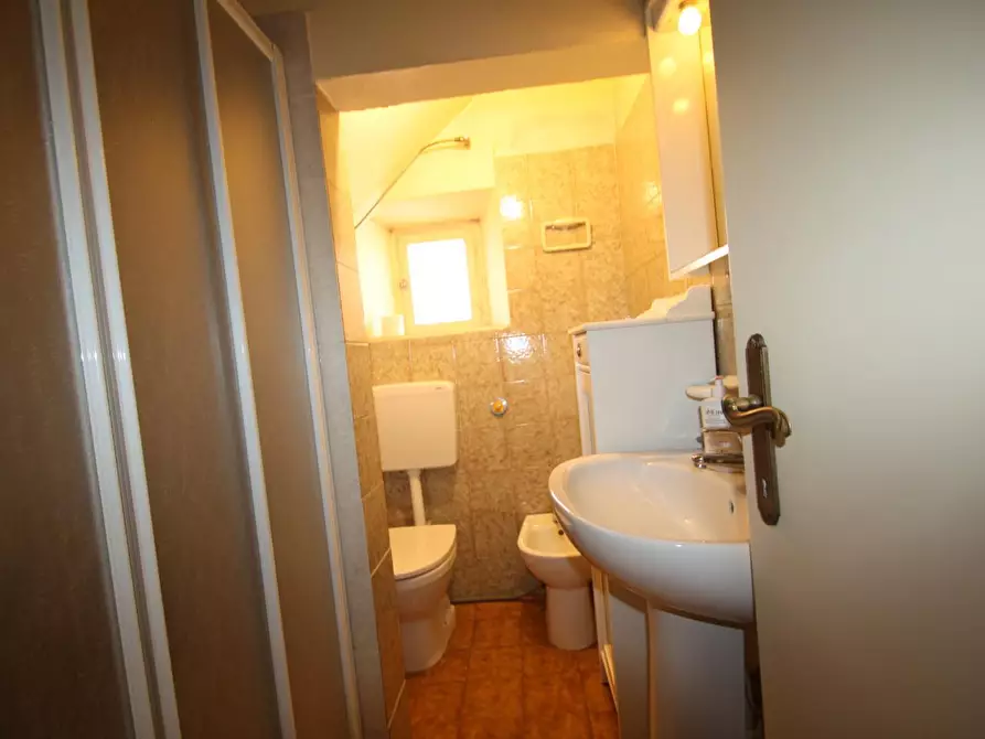 Immagine 23 di Appartamento in affitto  a Lucca