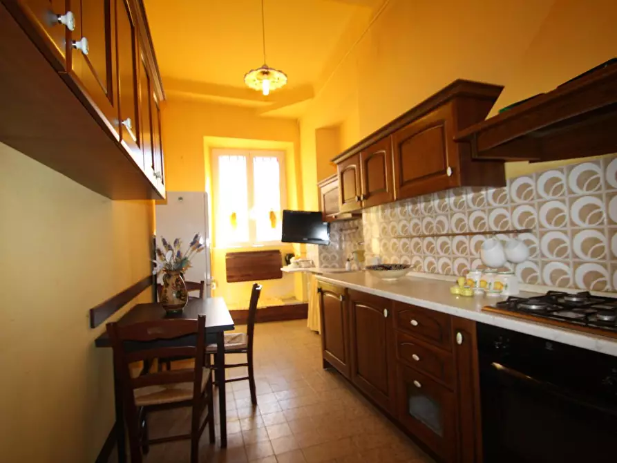 Immagine 11 di Appartamento in affitto  a Lucca