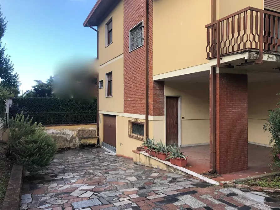 Immagine 3 di Villa in vendita  a Carrara