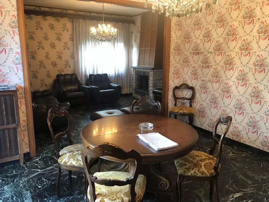 Immagine 5 di Villa in vendita  a Carrara