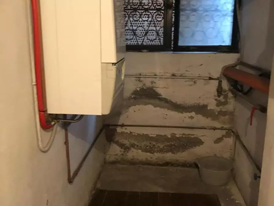 Immagine 25 di Villa in vendita  a Carrara