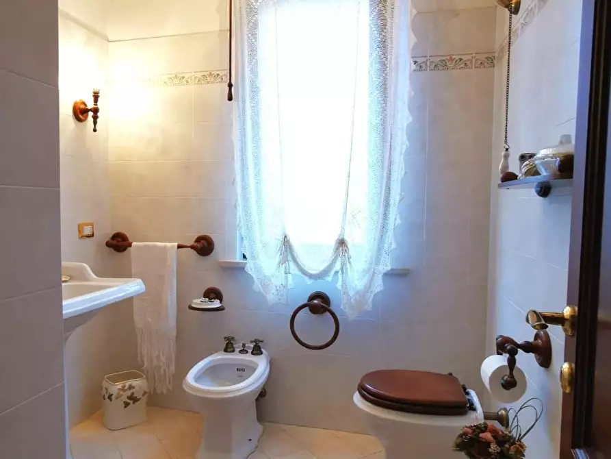 Immagine 13 di Villa in vendita  a Cascina