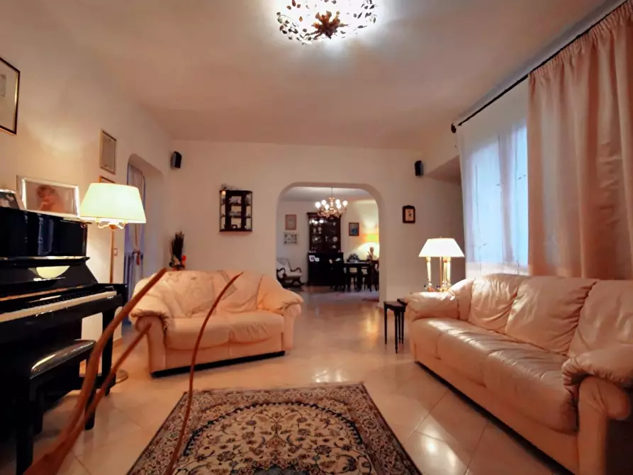 Immagine 5 di Villa in vendita  a Cascina