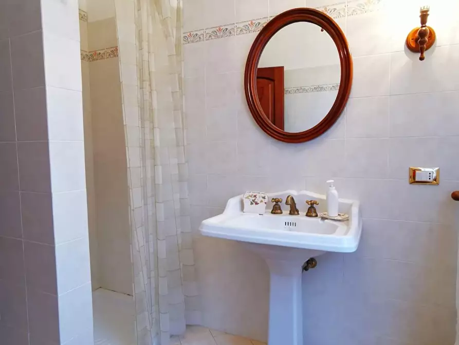 Immagine 14 di Villa in vendita  a Cascina