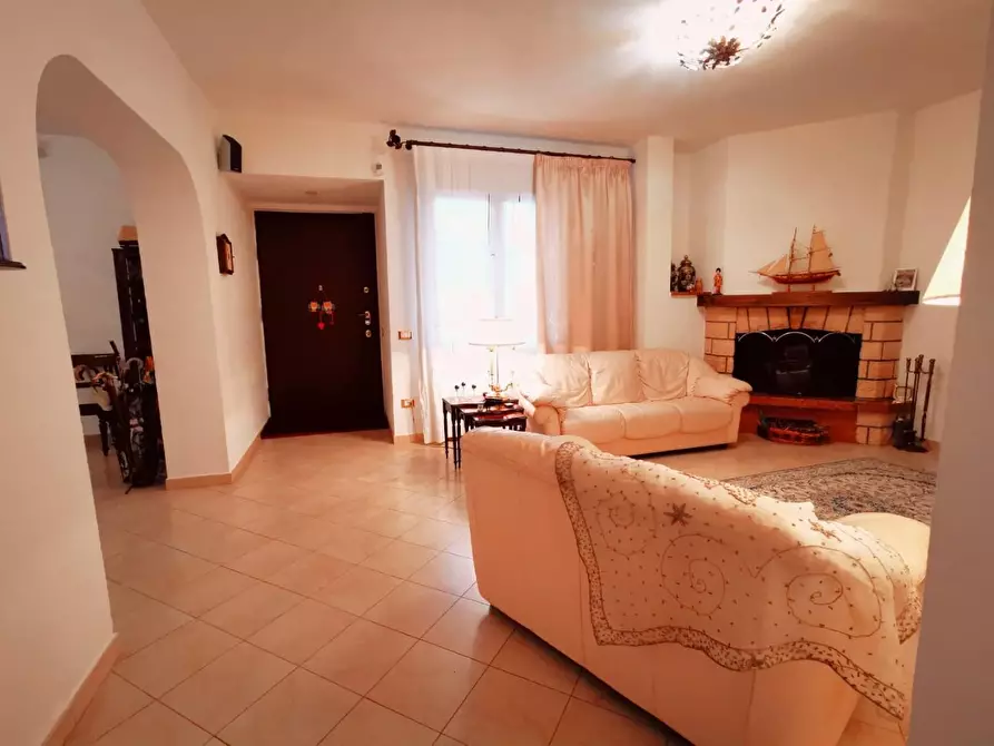 Immagine 4 di Villa in vendita  a Cascina