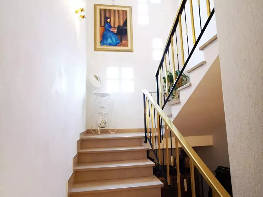 Immagine 23 di Villa in vendita  a Cascina