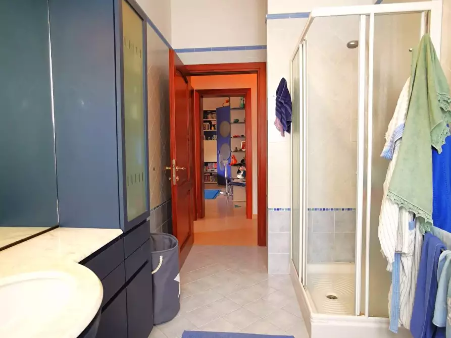 Immagine 37 di Villa in vendita  a Cascina