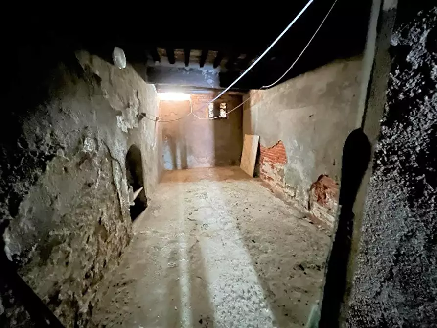 Immagine 3 di Locale commerciale in vendita  a Peccioli