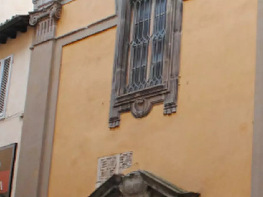 Immagine 2 di Locale commerciale in affitto  a Lucca