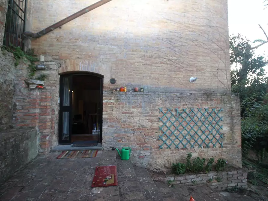 Immagine 12 di Appartamento in vendita  a Siena