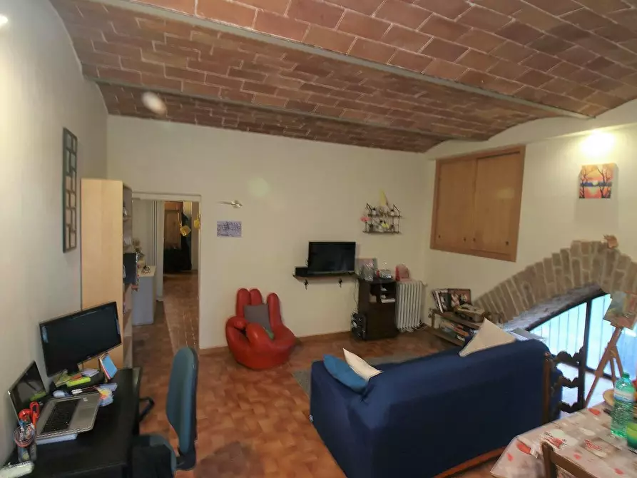 Immagine 2 di Appartamento in vendita  a Siena