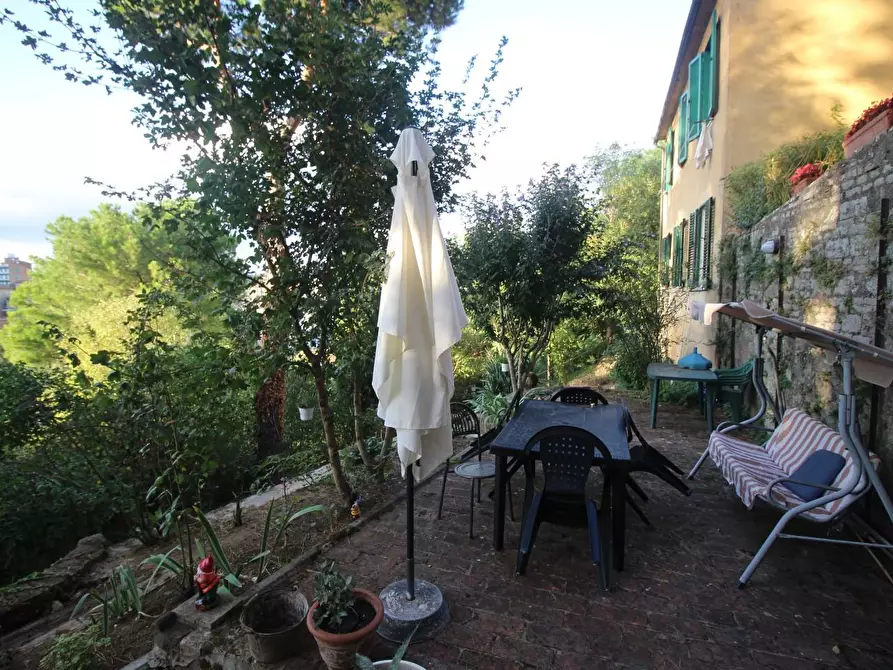 Immagine 11 di Appartamento in vendita  a Siena