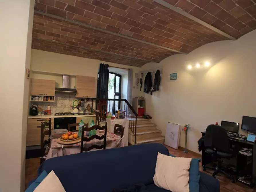 Immagine 5 di Appartamento in vendita  a Siena