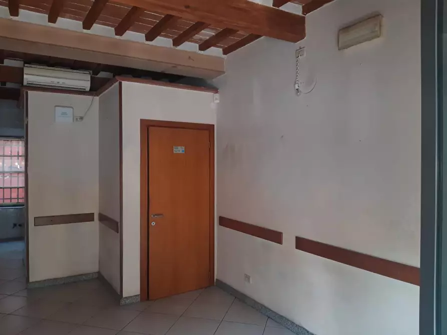 Immagine 3 di Locale commerciale in affitto  a San Giuliano Terme