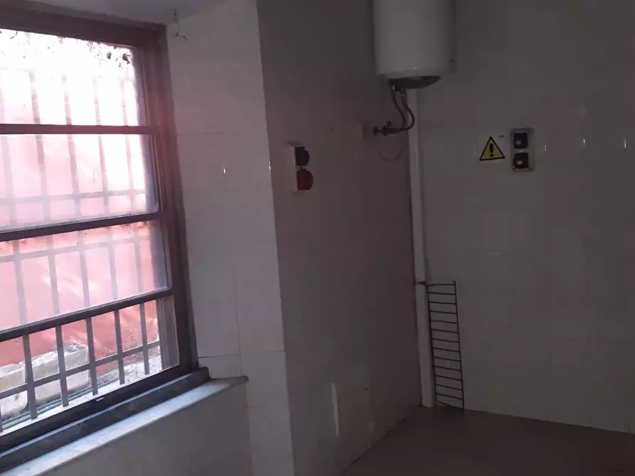 Immagine 4 di Locale commerciale in affitto  a San Giuliano Terme