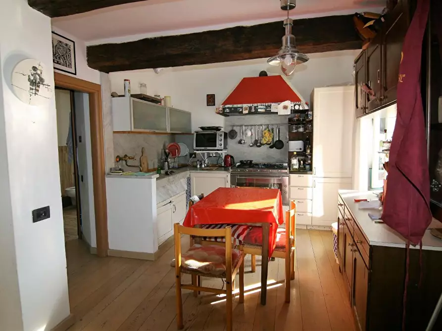 Immagine 5 di Appartamento in vendita  a Carrara