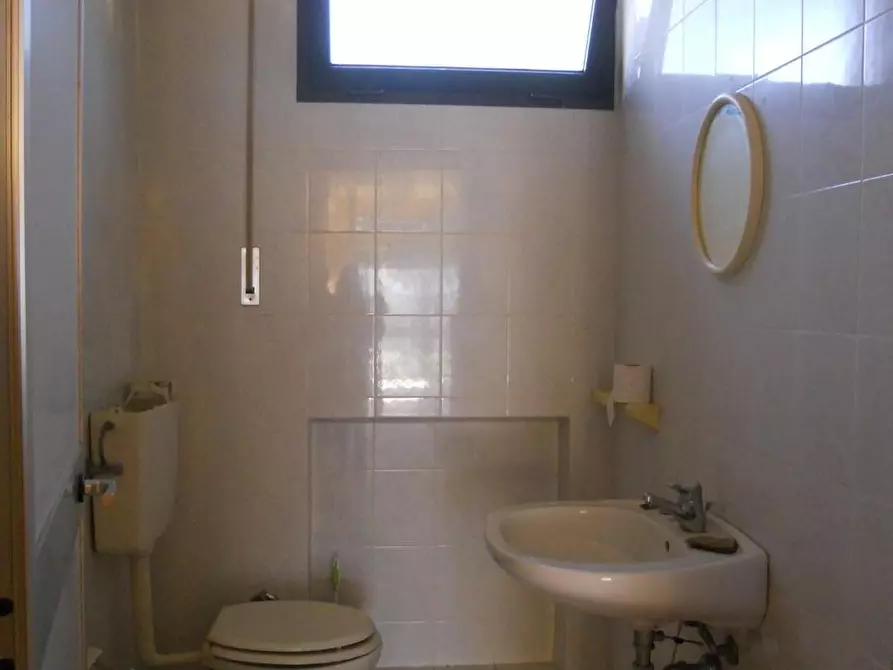 Immagine 5 di Locale commerciale in affitto  a San Giuliano Terme