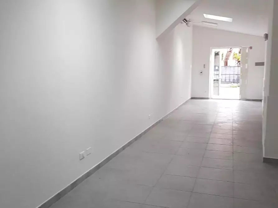 Immagine 3 di Locale commerciale in affitto  a San Giuliano Terme