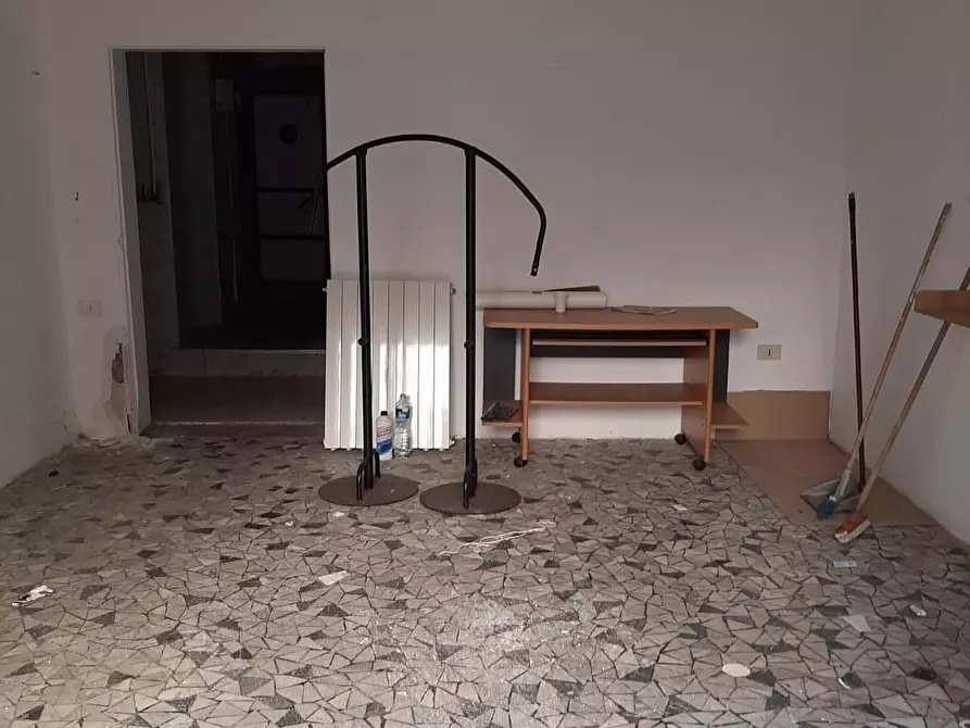 Immagine 2 di Magazzino in vendita  a Livorno
