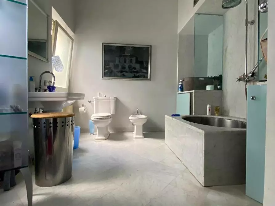 Immagine 17 di Appartamento in vendita  a Livorno