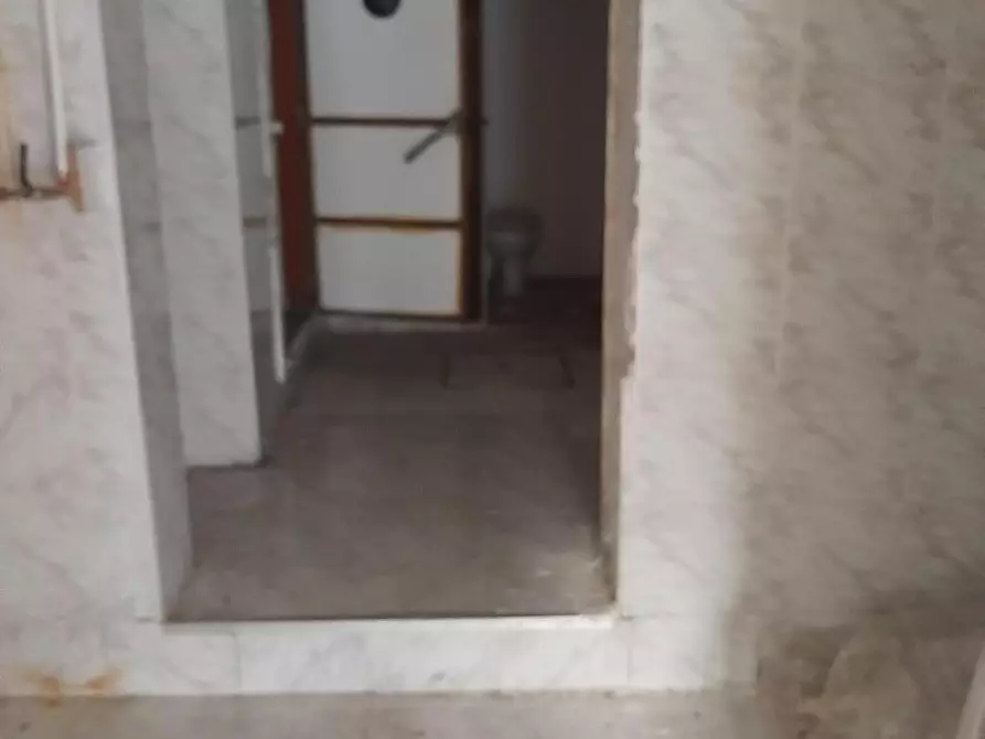 Immagine 3 di Magazzino in vendita  a Livorno