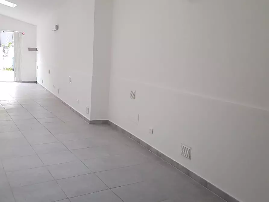 Immagine 2 di Locale commerciale in affitto  a San Giuliano Terme