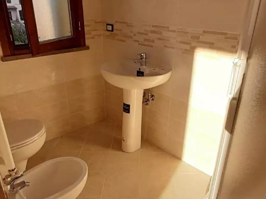 Immagine 9 di Casa trifamiliare in vendita  a Cecina