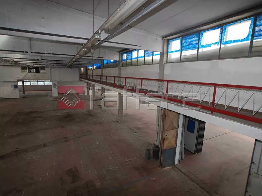 Immagine 9 di Capannone industriale in vendita  a Pontedera