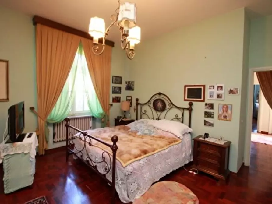 Immagine 2 di Villa in vendita  a Sovicille