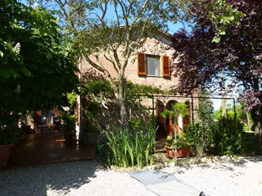 Immagine 1 di Porzione di casa in vendita  a Siena