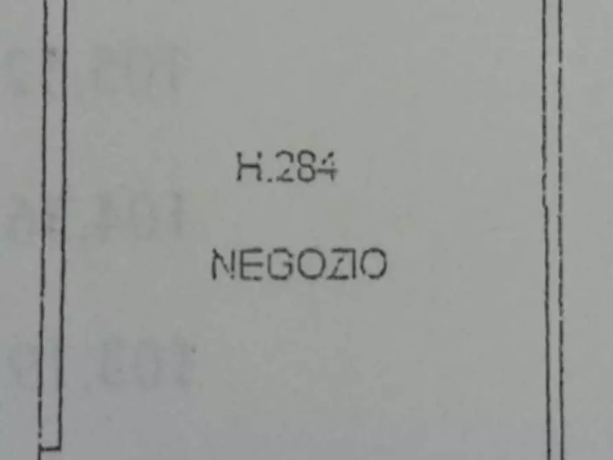 Immagine 2 di Locale commerciale in vendita  a Cascina