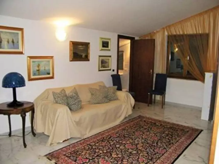 Immagine 22 di Villa in vendita  a Massa