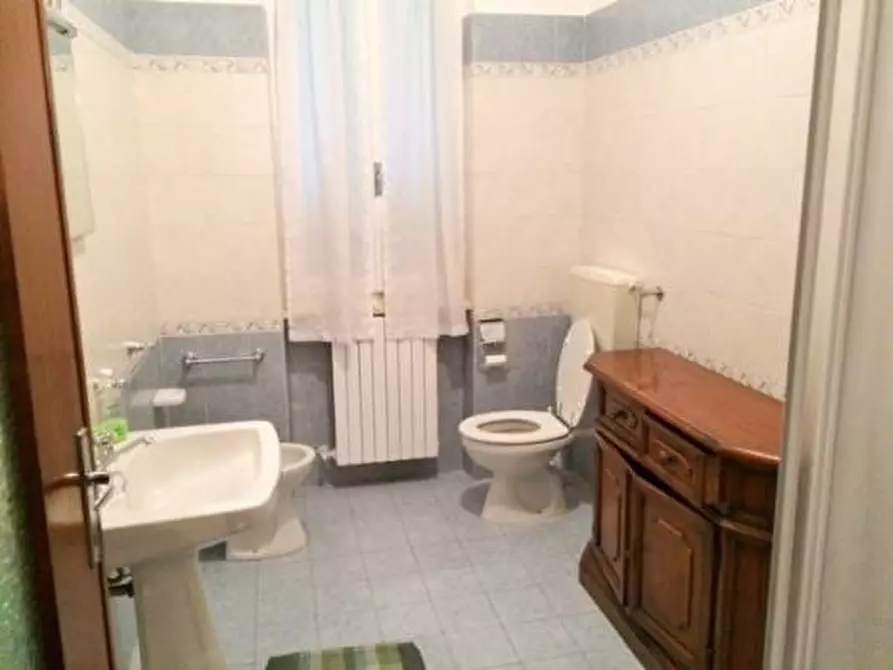 Immagine 11 di Villa in vendita  a Massa