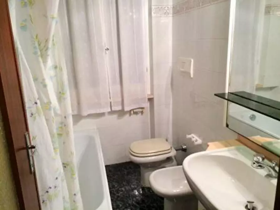 Immagine 13 di Villa in vendita  a Massa