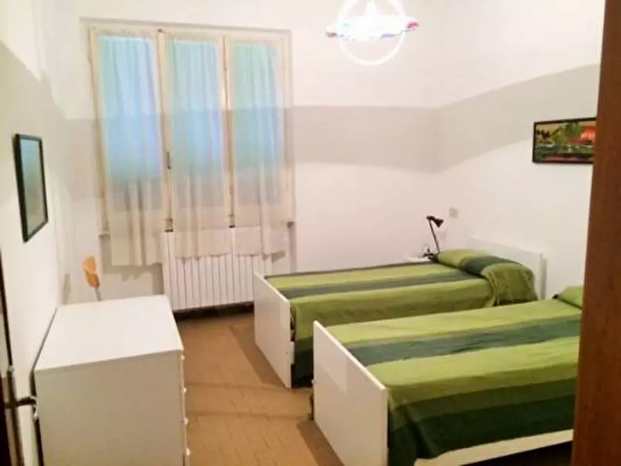 Immagine 15 di Villa in vendita  a Massa