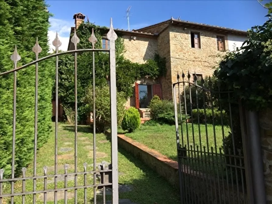Immagine 1 di Casa colonica in vendita  a Vinci
