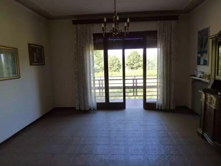 Immagine 8 di Villa in vendita  a Capannori