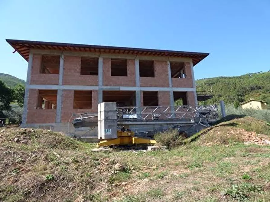 Immagine 8 di Villa in vendita  a Capannori