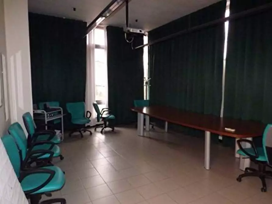 Immagine 4 di Ufficio in affitto  a Lucca