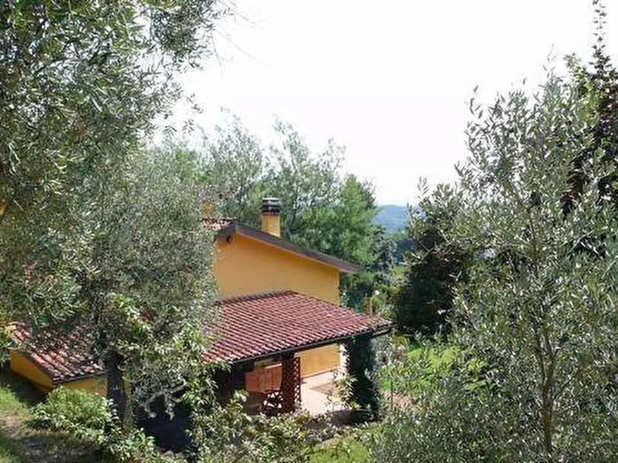 Immagine 9 di Villa in vendita  a Lucca